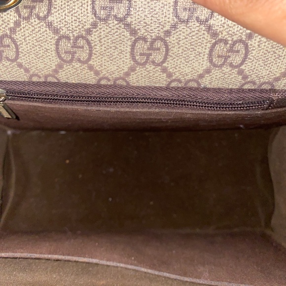 Gucci Beige and Black Shoulder Bag with Red Stripe - Picture 4 of 4